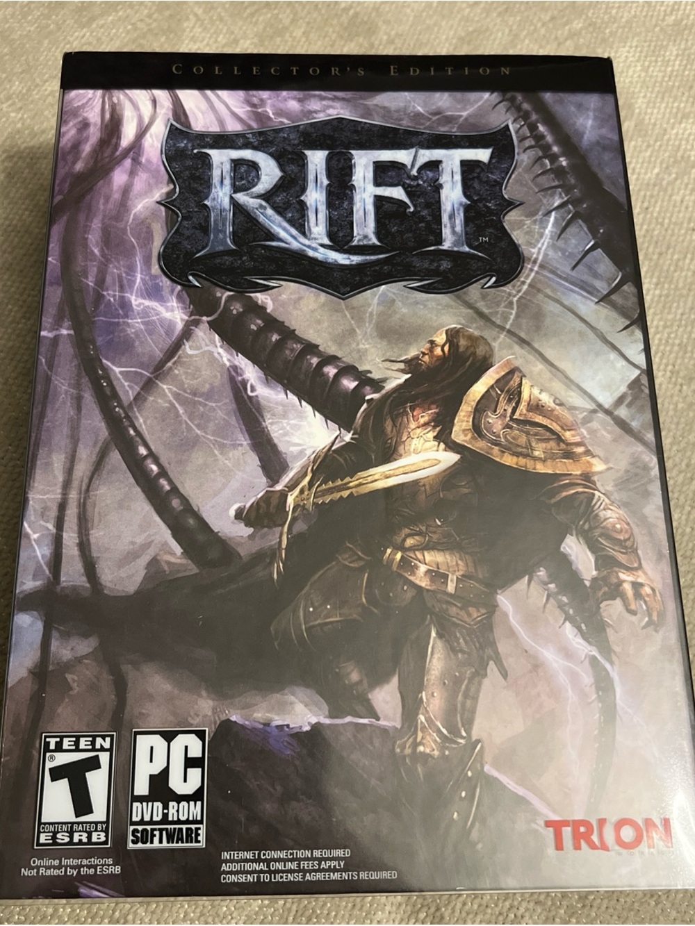 RIFT Collectors Edition Box Set PC missing USB and mousepad. CIB otherwise. Read
